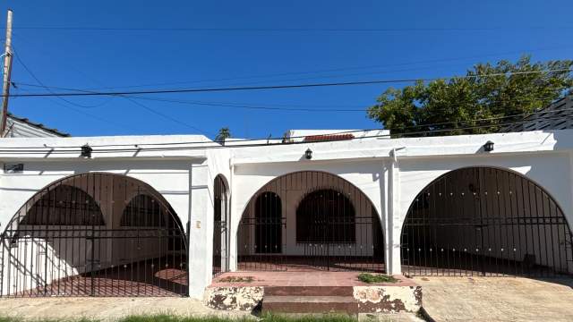 Casa ideal para Oficina, a una cuadra de la avenida de Prolongación Montejo.