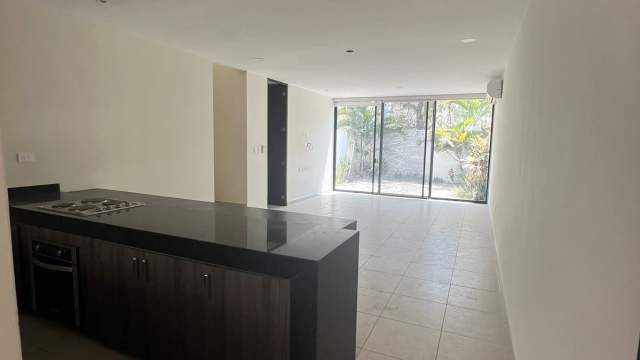 Townhouse de 2 recámaras, sin amueblar, en privada.