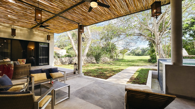 Casa en La Ceiba, con alberca y vista al campo de Golf.