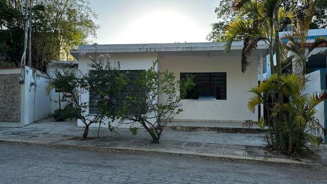 Casa de 1 planta, sin muebles, en García Gineres, a 4 cuadras de Paseo de Montejo.