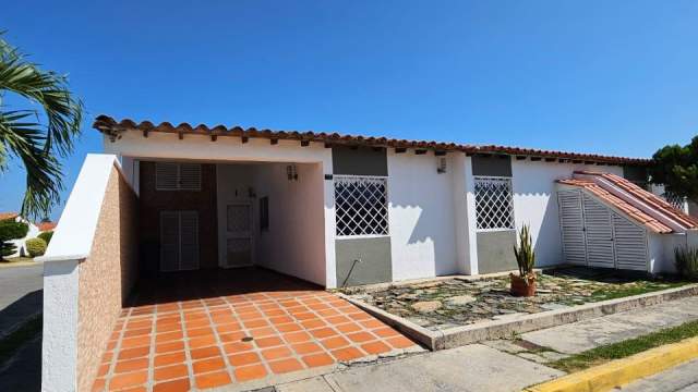 ¡En venta casa en esquina! en Conjunto Residencial de 87 casas, con vigilancia privada, en Cabudare.