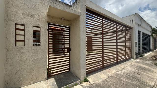 Casa de 2 habitaciones, al poniente de la ciudad.