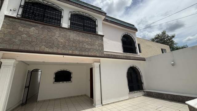 Casa de 4 habitaciones, completamente equipada, al Norponiente de la ciudad.