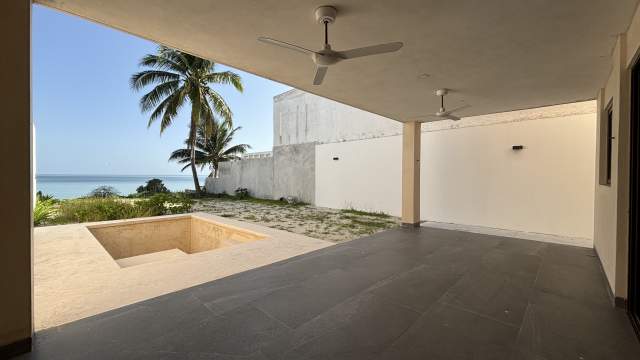 Casa de 3 recámaras, con roof y alberca, en la primera fila del puerto de Telcha