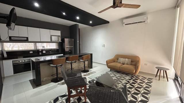 Townhouse de 2 recámaras, amueblado, con alberca privada.