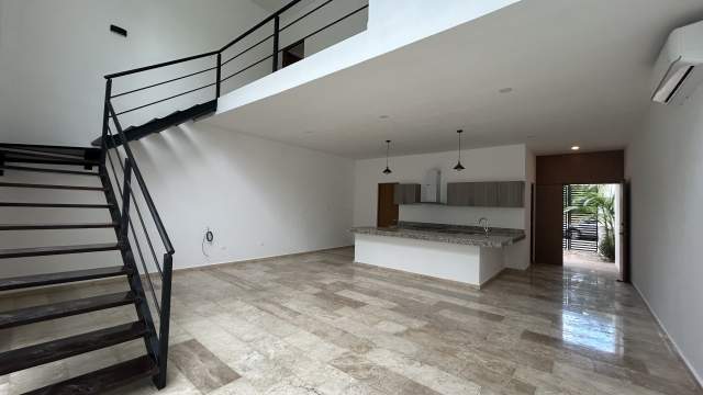 Townhouse de 2 recámaras, sin amueblar, con alberca en Temozón.