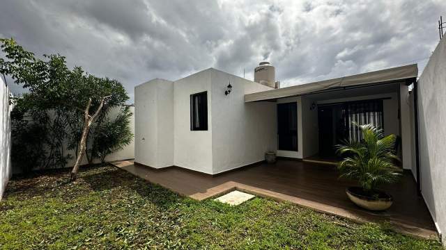 Casa amueblada, de 1 planta, dentro de privada.