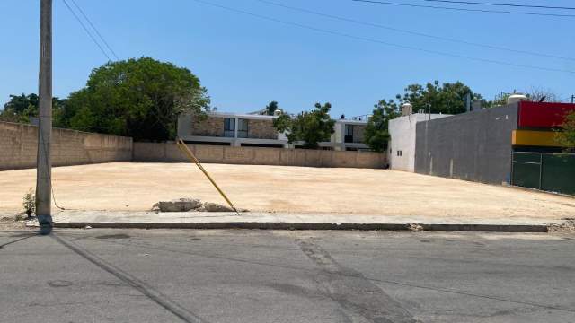 Terreno en Sodzil Norte, a lado del Oxxo de San Ángelo.