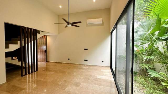 Townhouse con rooftop (SIN MUEBLES) en privada.