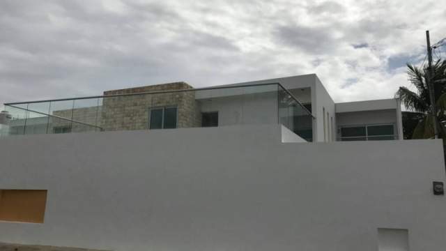 Se renta hermosa casa con piscina y acabados de lujo