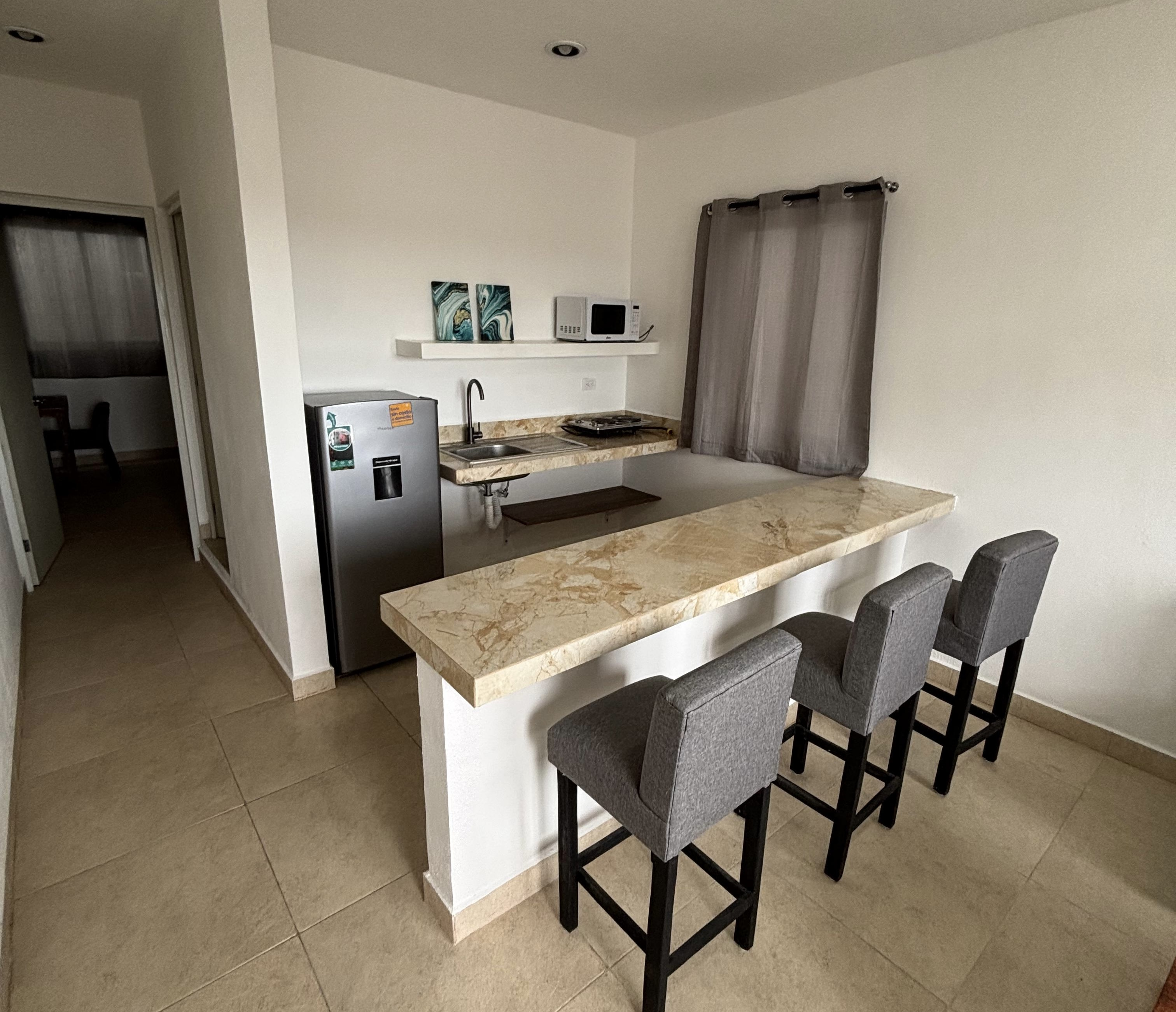 Departamento amueblado, de 1 recámara, cerca de plaza Akrópolis (NO AVAL)