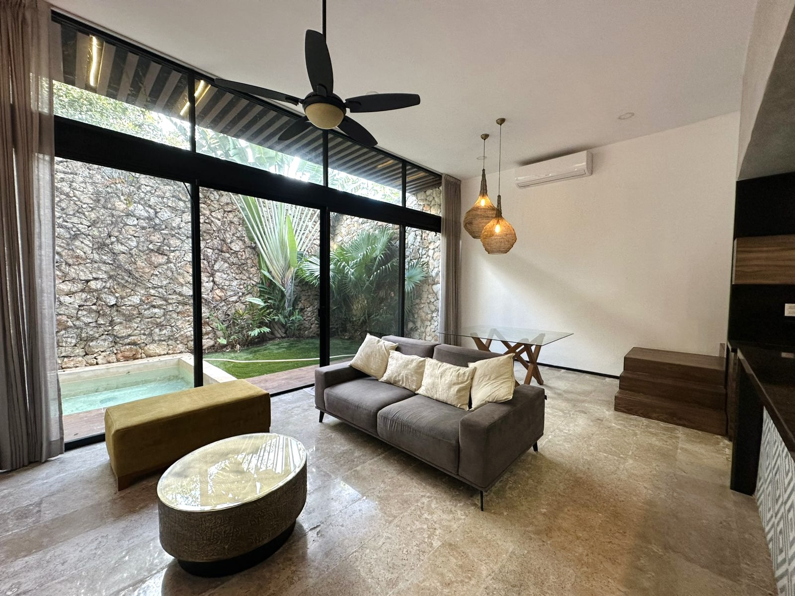 Townhouse semi-amueblado, CON PANELES SOLARES, de 3 recámaras, en privada.