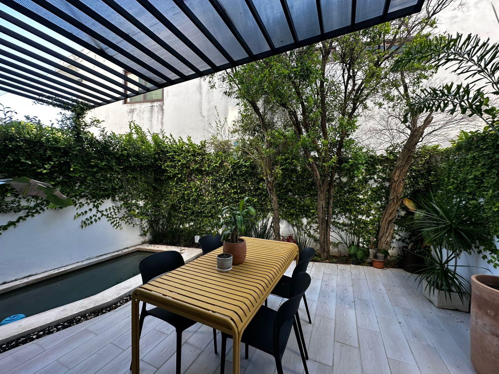 Townhouse con piscina, en zona norte (SIN MUEBLES)