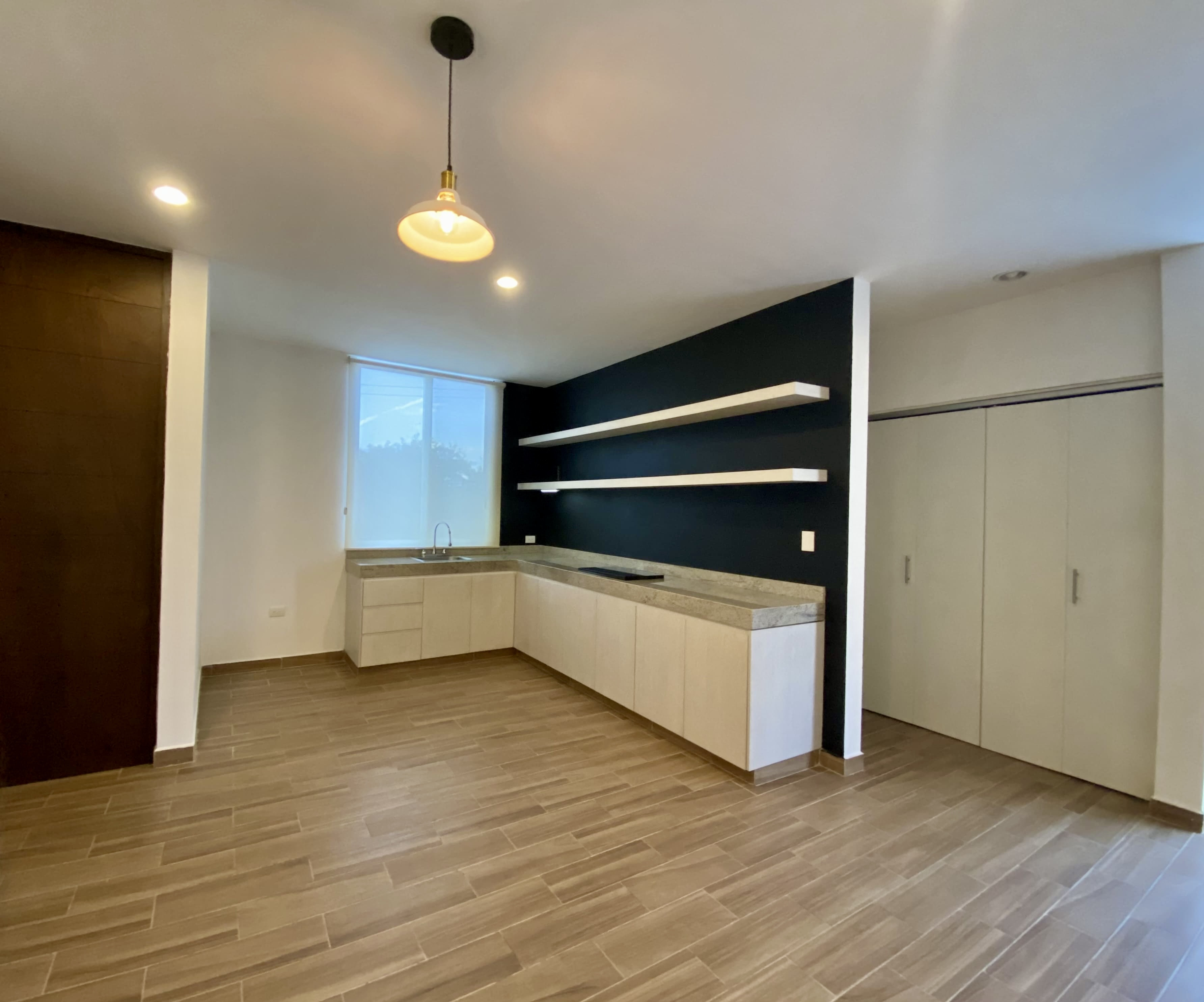 Departamento en renta, de 1 recámara y estudio, cerca de Universidades.