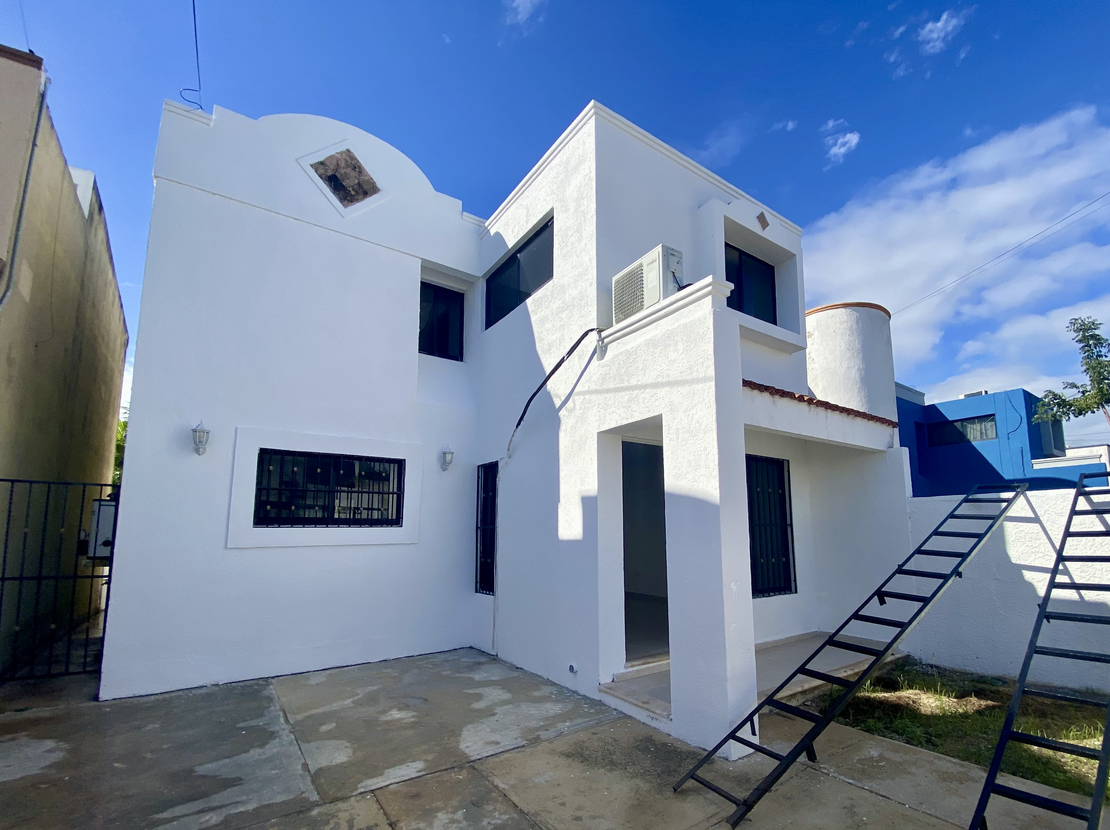 Casa en renta, de 3 recámaras, alberca, en Montecarlo.