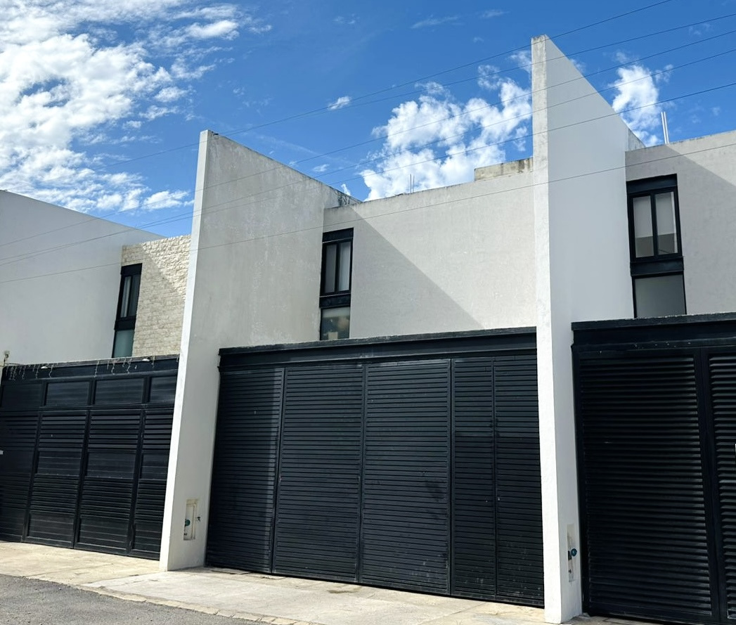 Townhouse sin amueblar, de 2 habitaciones, en Montes de Amé.