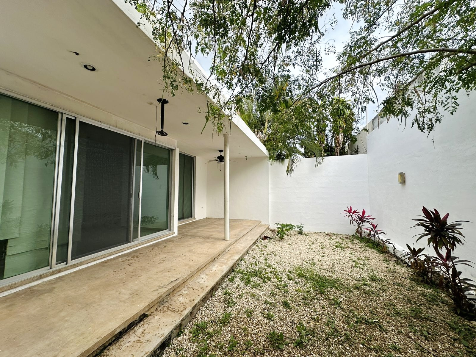 Casa de 2 recámaras, 1.5 baños y family room