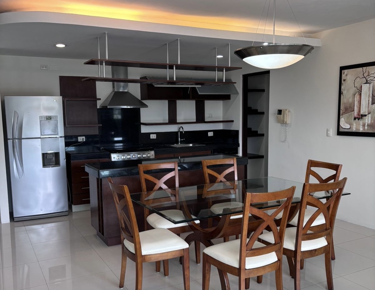 Departamento de 3 recámaras, con balcón, en zona norte.
