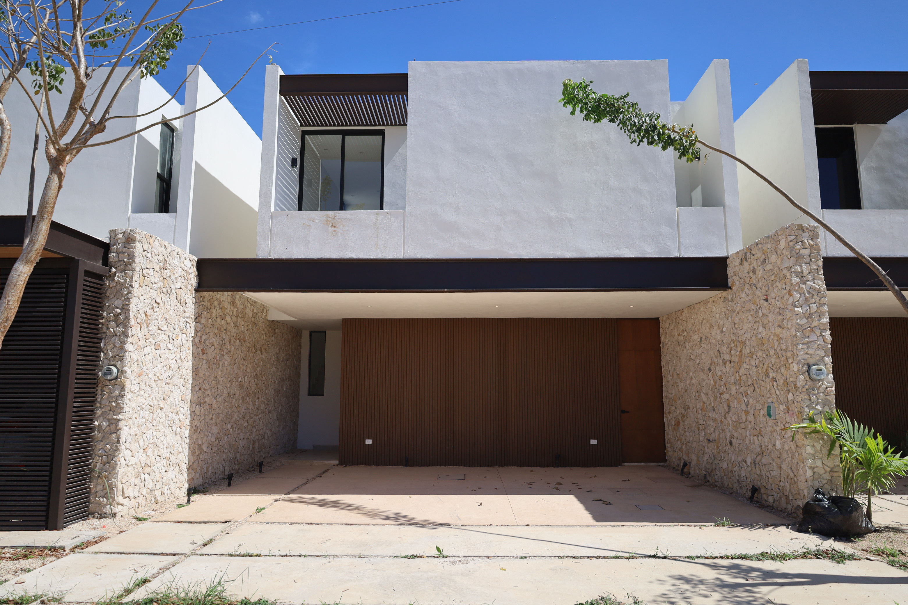 Casa de 3 habitaciones, con alberca, a 3 minutos de Av. Temozón.