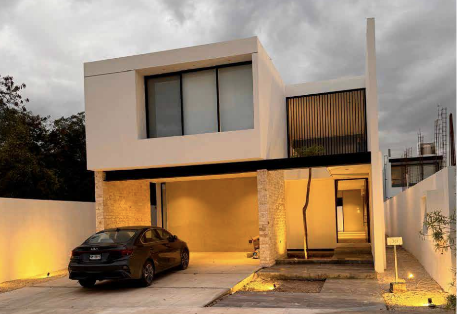 Exclusiva casa de 4 recámaras y piscina, en privada con amenidades.
