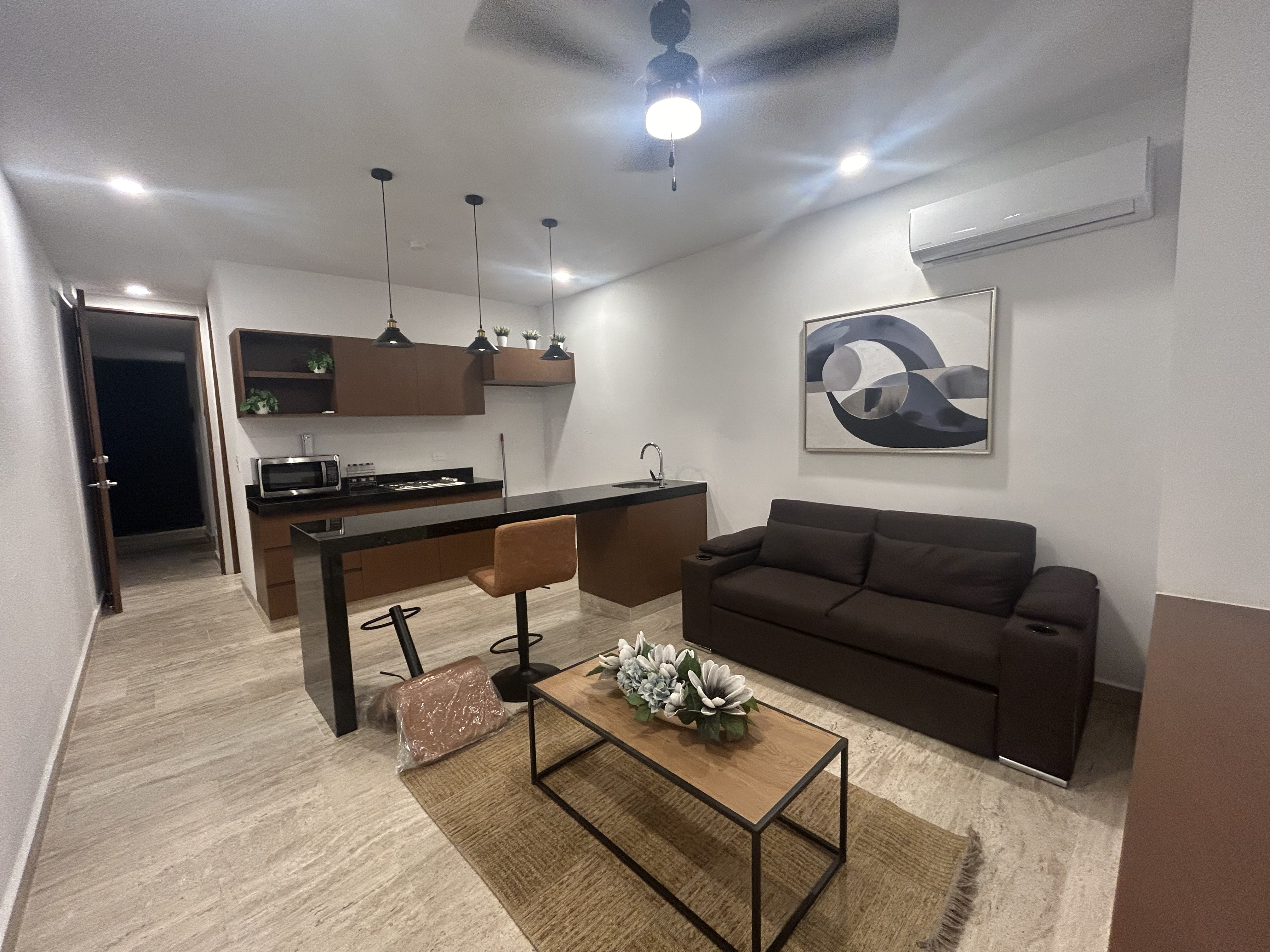 Estudio amueblado, en privada con amenidades.