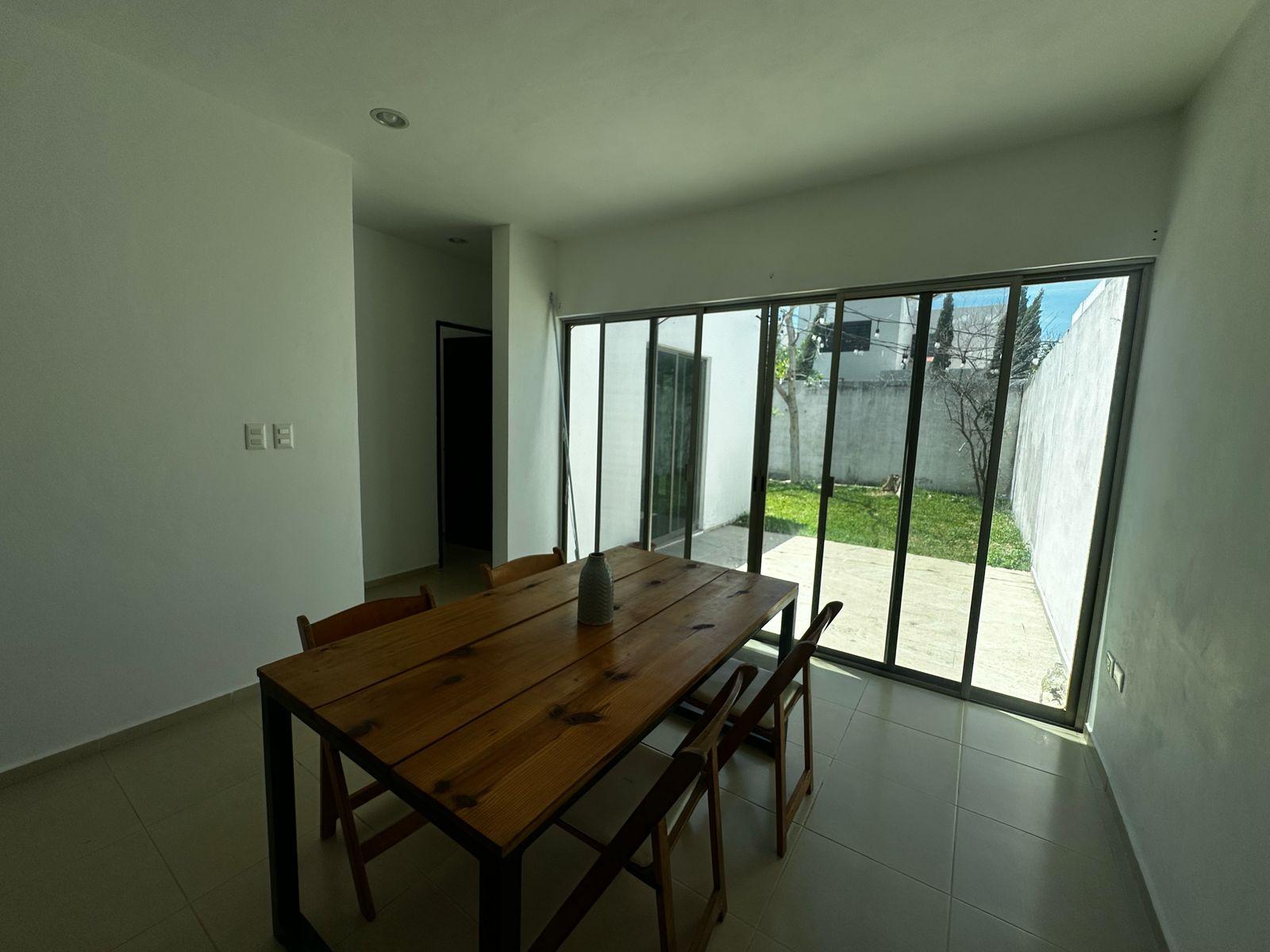 Casa de 1 planta, frente a parque, dentro de privada en Gran Santa Fe Norte.