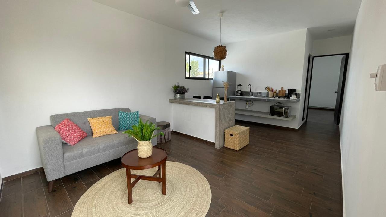 Departamento amueblado, en planta alta, cerca de Avenida Yucatán.