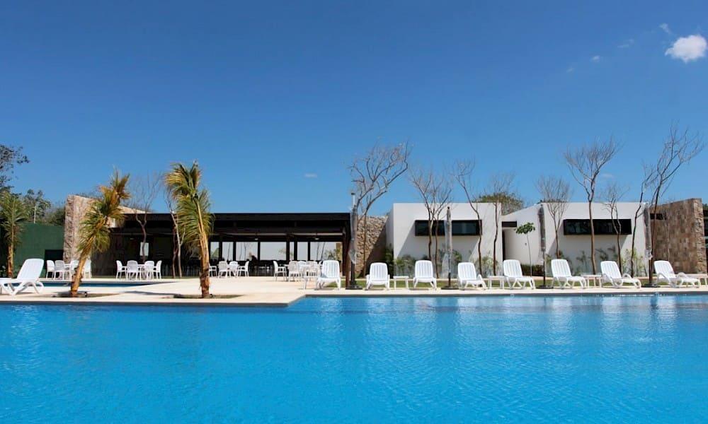 Terreno en esquina, en privada residencial con amenidades.