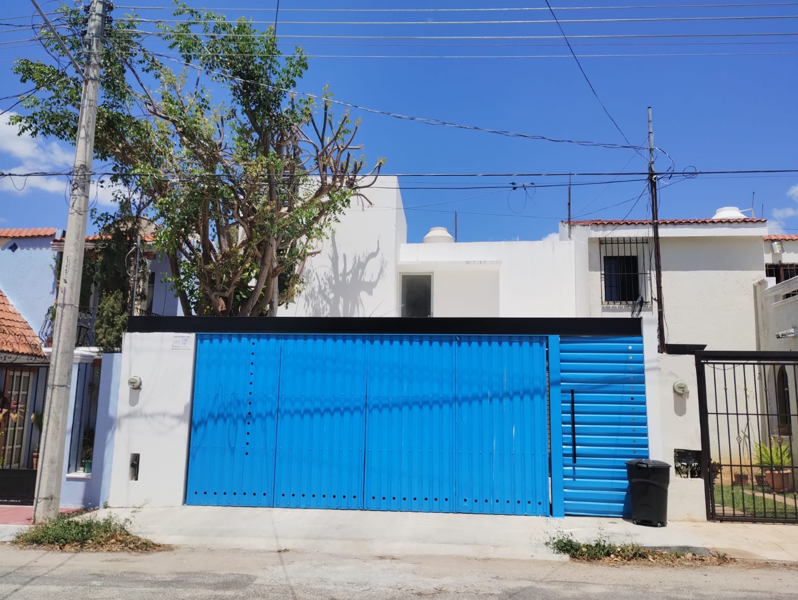 Casa de 2 recámaras, con piscina, a una calle de Avenida Yucatán.