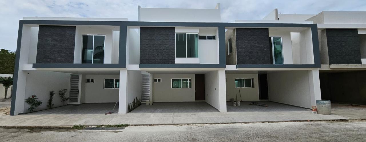 Townhouse de 3 recámaras con portón eléctrico, en Altabrisa.