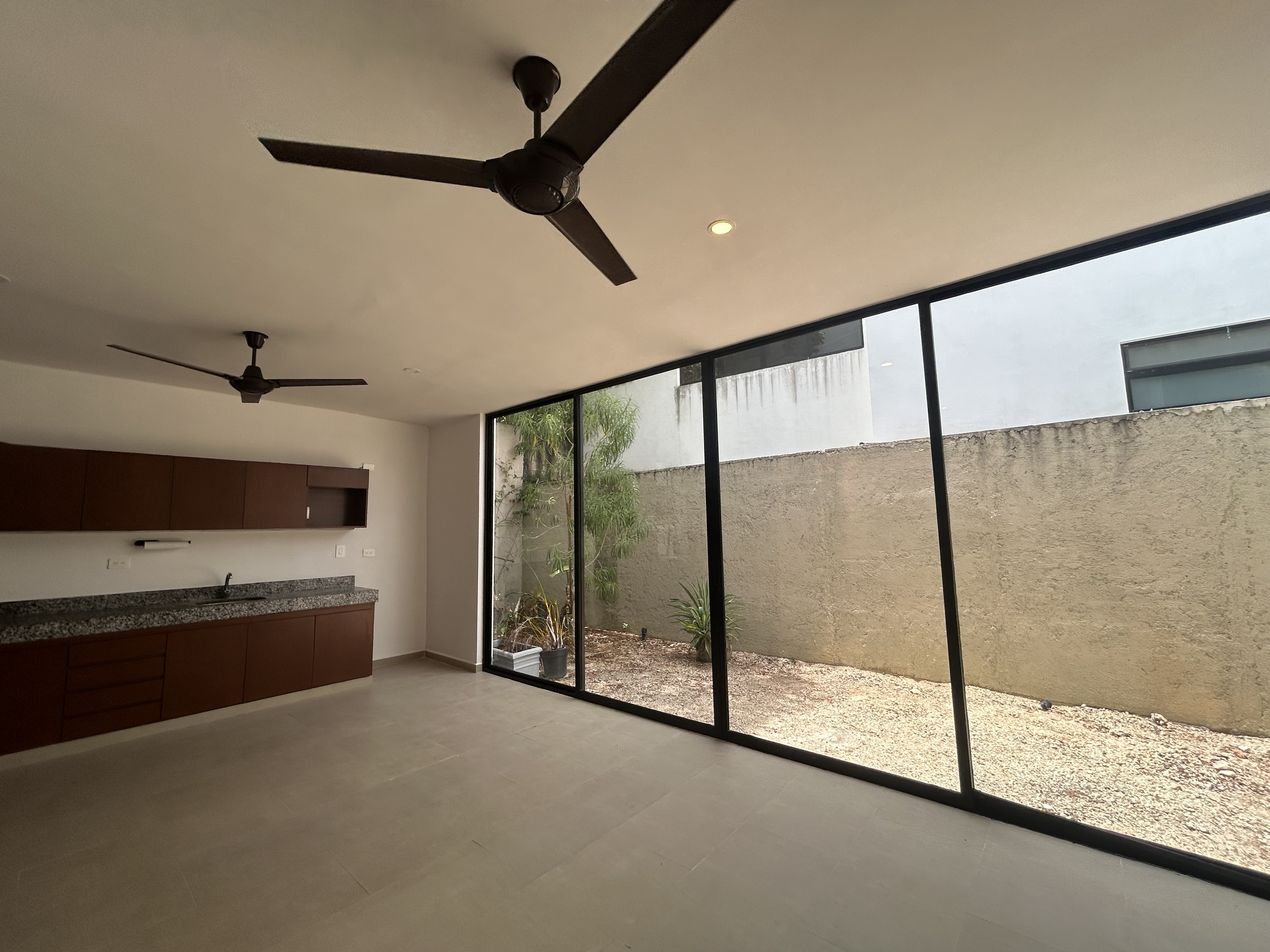 Departamento de 2 recámaras, sin amueblar, en Montebello, con amenidades.