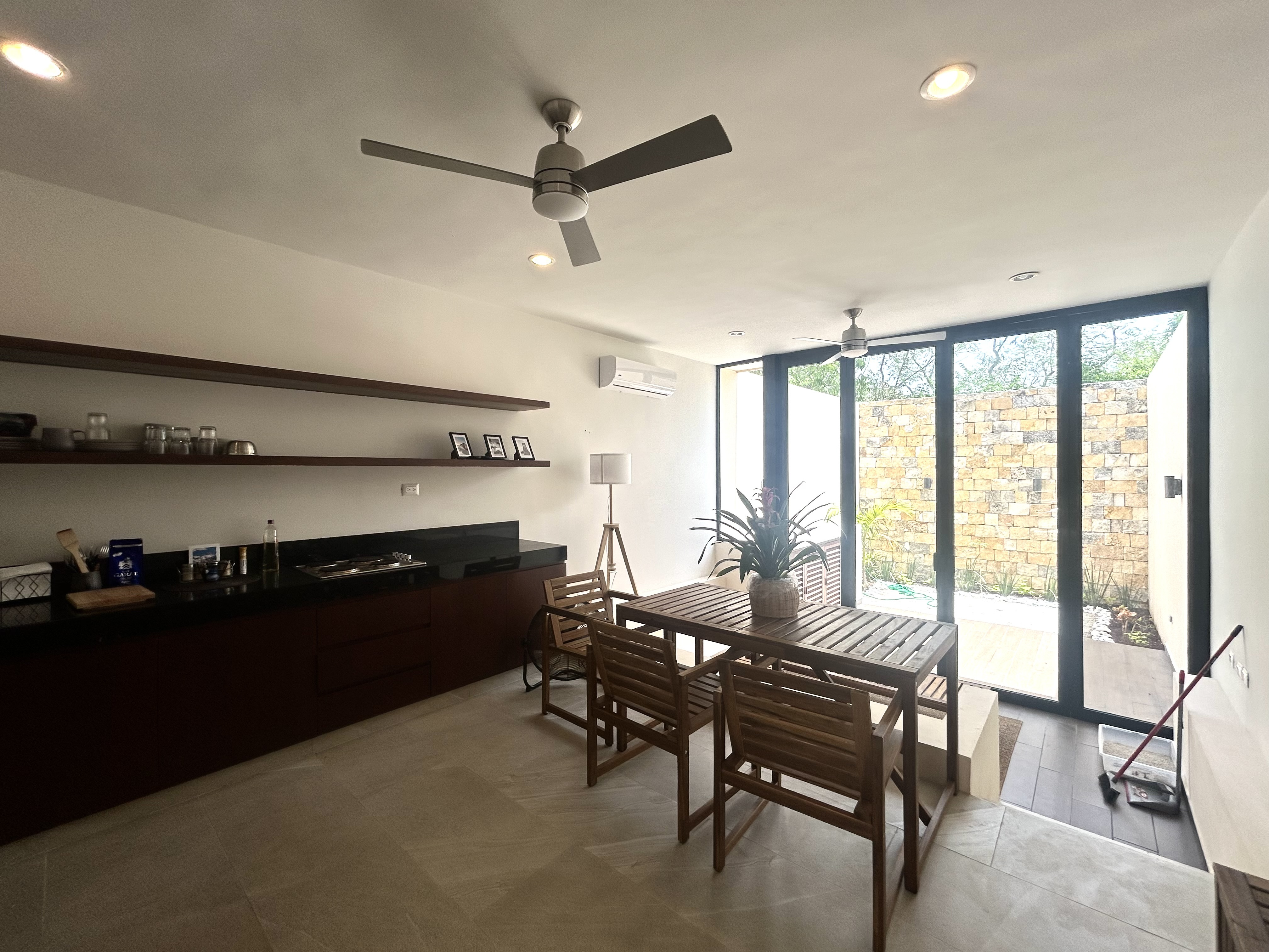 Townhouse de 1 recámara, amueblado, en privada en Temozón.