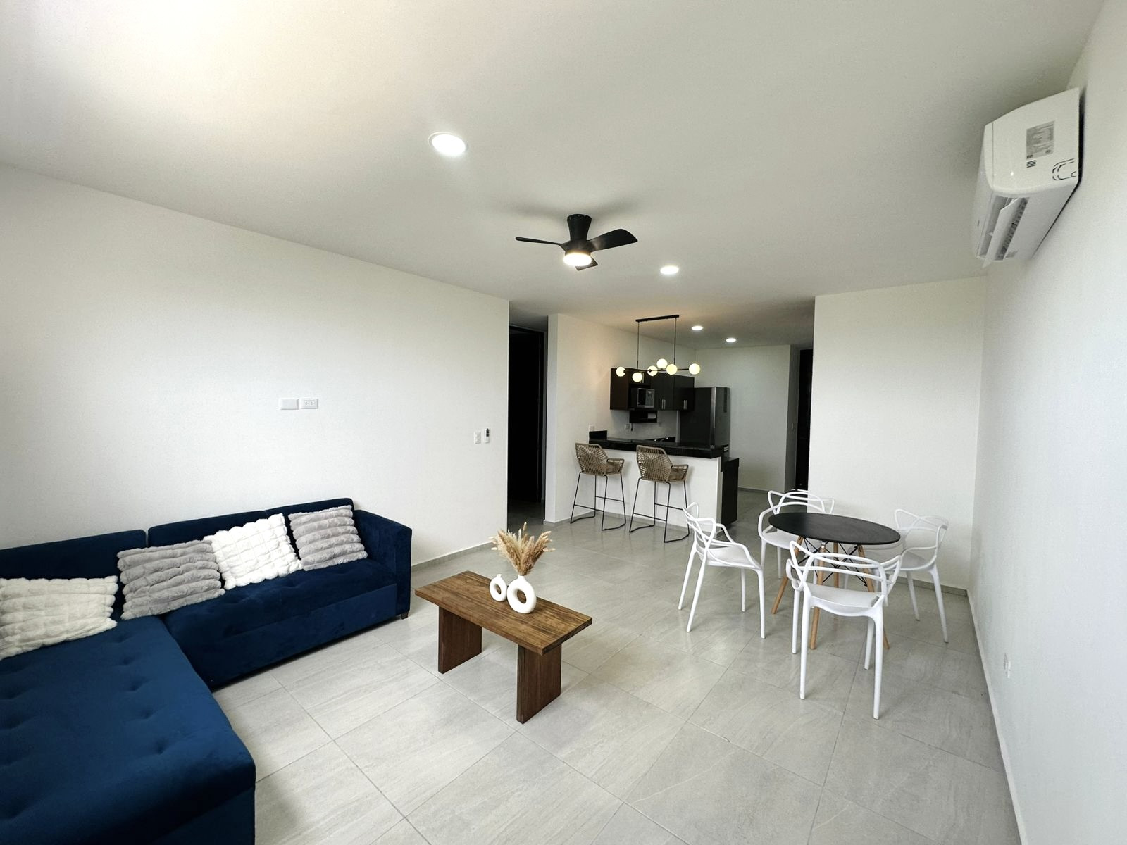 Departamento amueblado, en condominio Lalia, con amenidades.