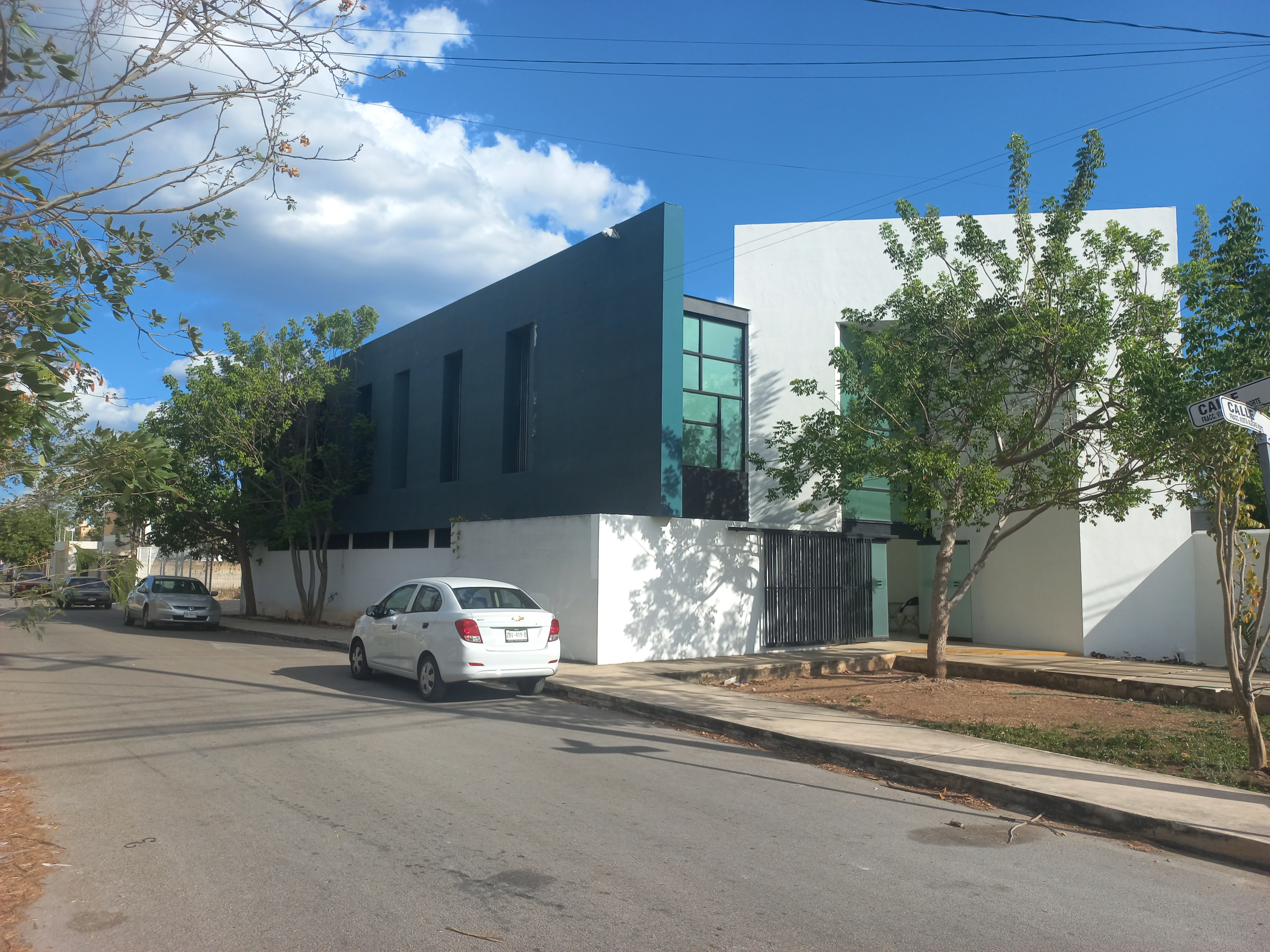 Espaciosa oficina en renta, de 400m2, en zona Norte, a 1 cuadra del Periférico.