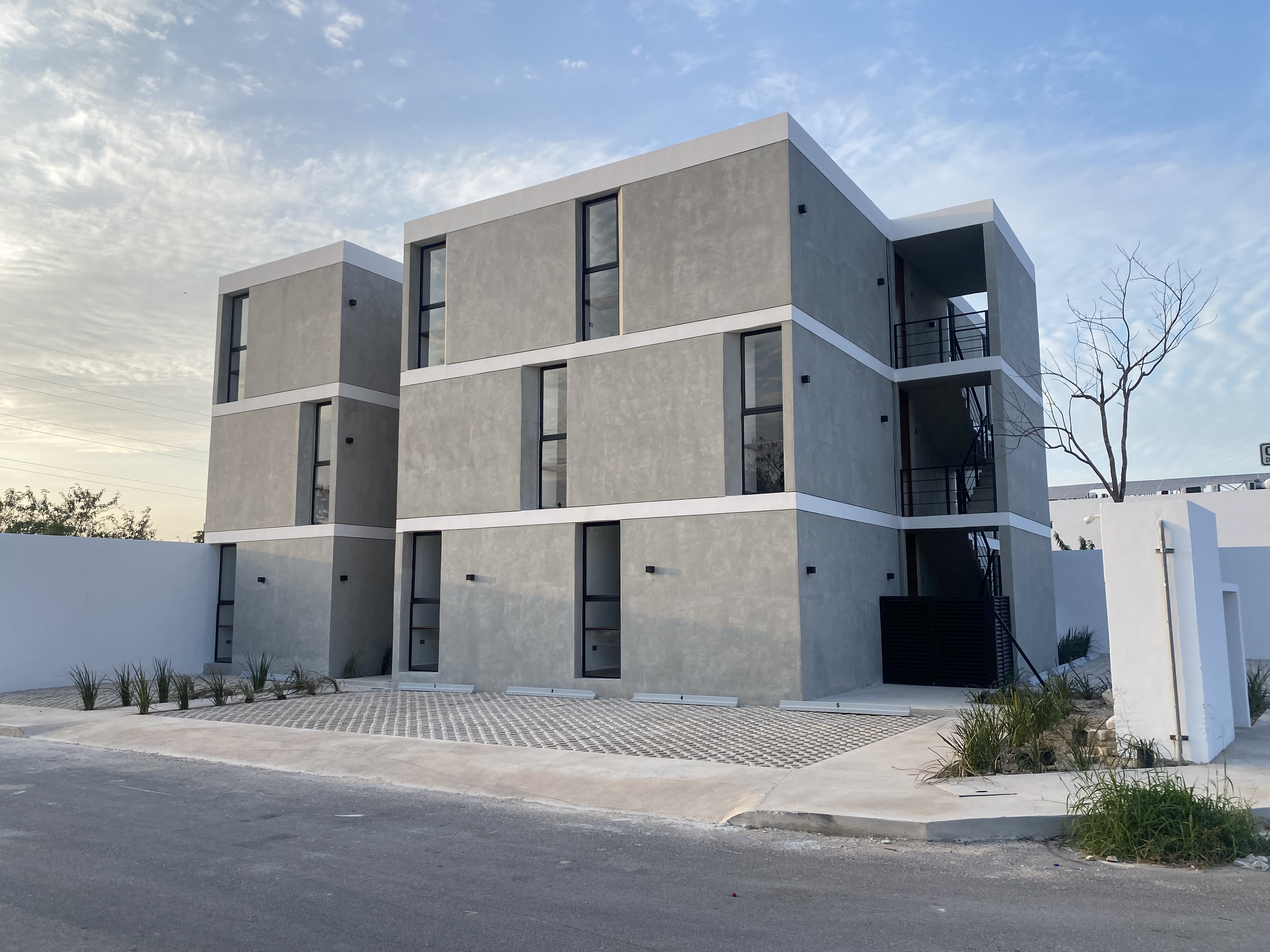 Estrena departamento en planta baja, de 2 recámaras, amueblado.