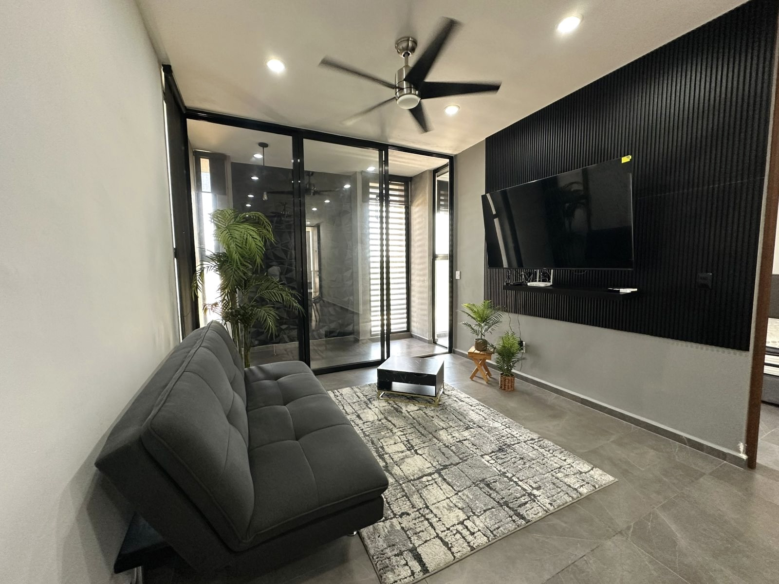 Departamento amueblado, de 1 recámara, 1.5 baños, en EKHÁ.