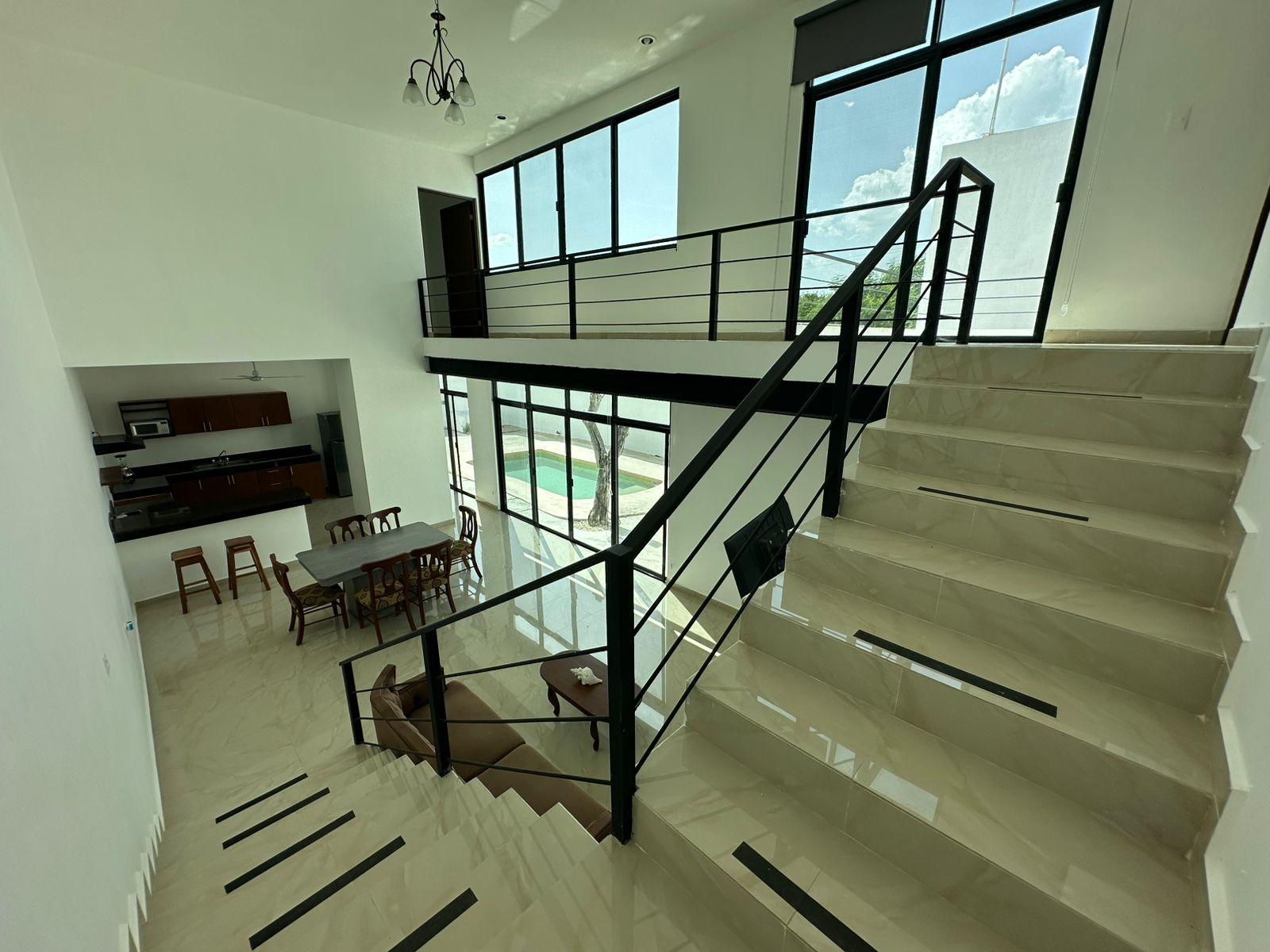 Casa semi-amueblada, con recámara en PB, piscina y paneles solares.
