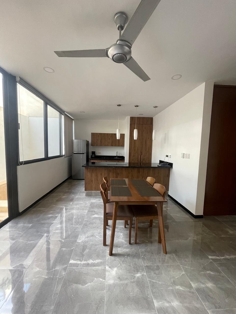 Departamento en PLANTA BAJA, amueblado, con alberca privada y amenidades.