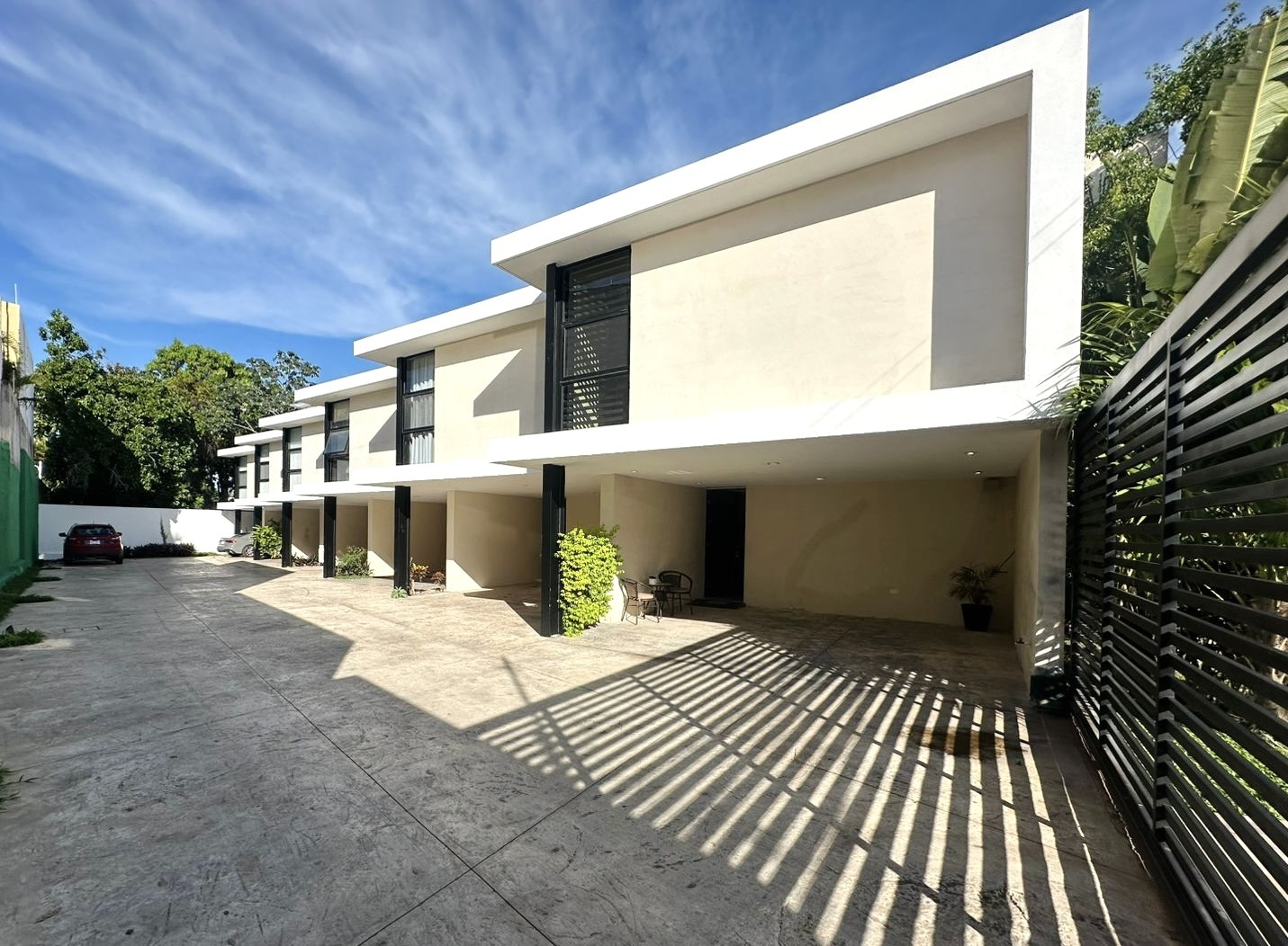 Townhouse de 3 recámaras, con recámara en PB, dentro de privada.