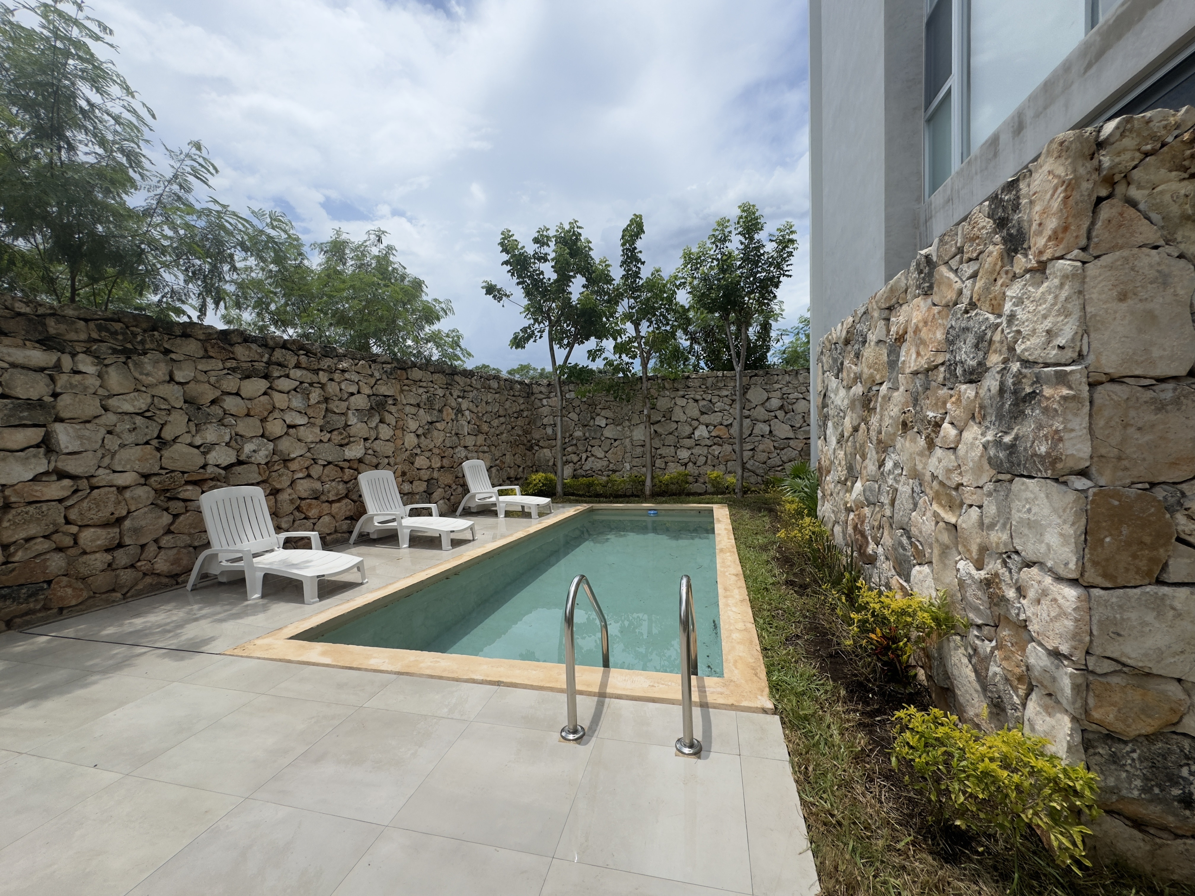 Departamento de 2 recámaras, amueblado, en Temozon Norte.