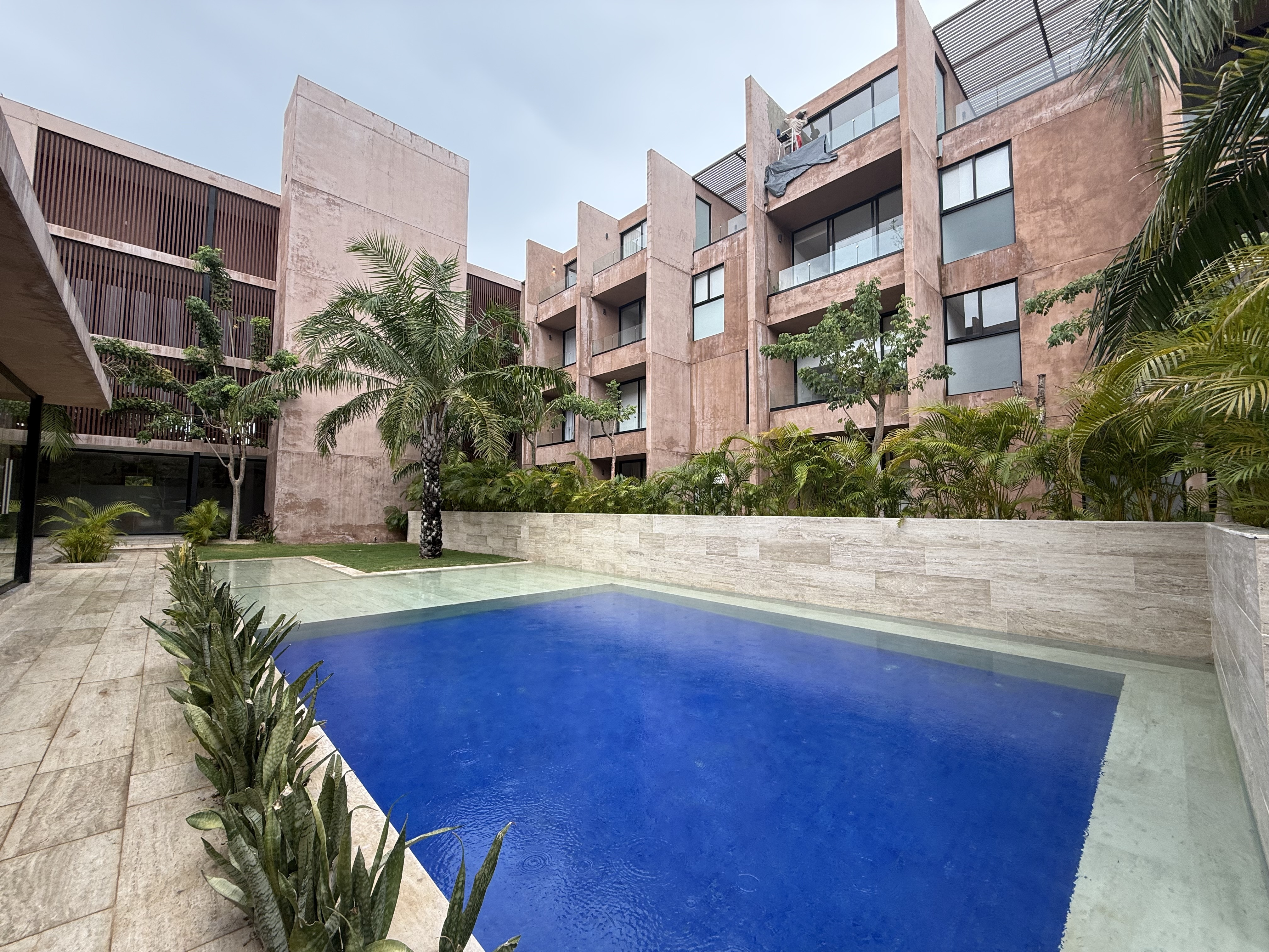 Departamento amueblado, en edificio con múltiples amenidades.