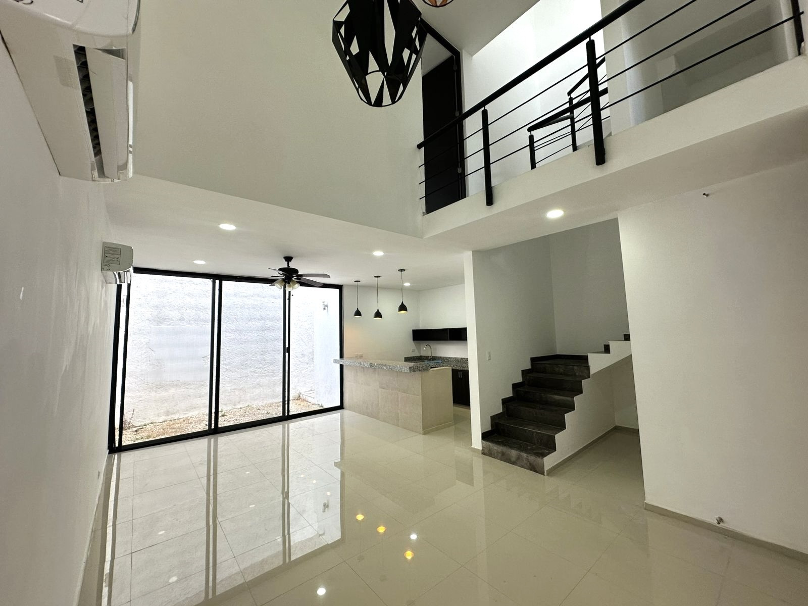 Townhouse de 2 recámaras, con rooftop, para habitar u oficina.