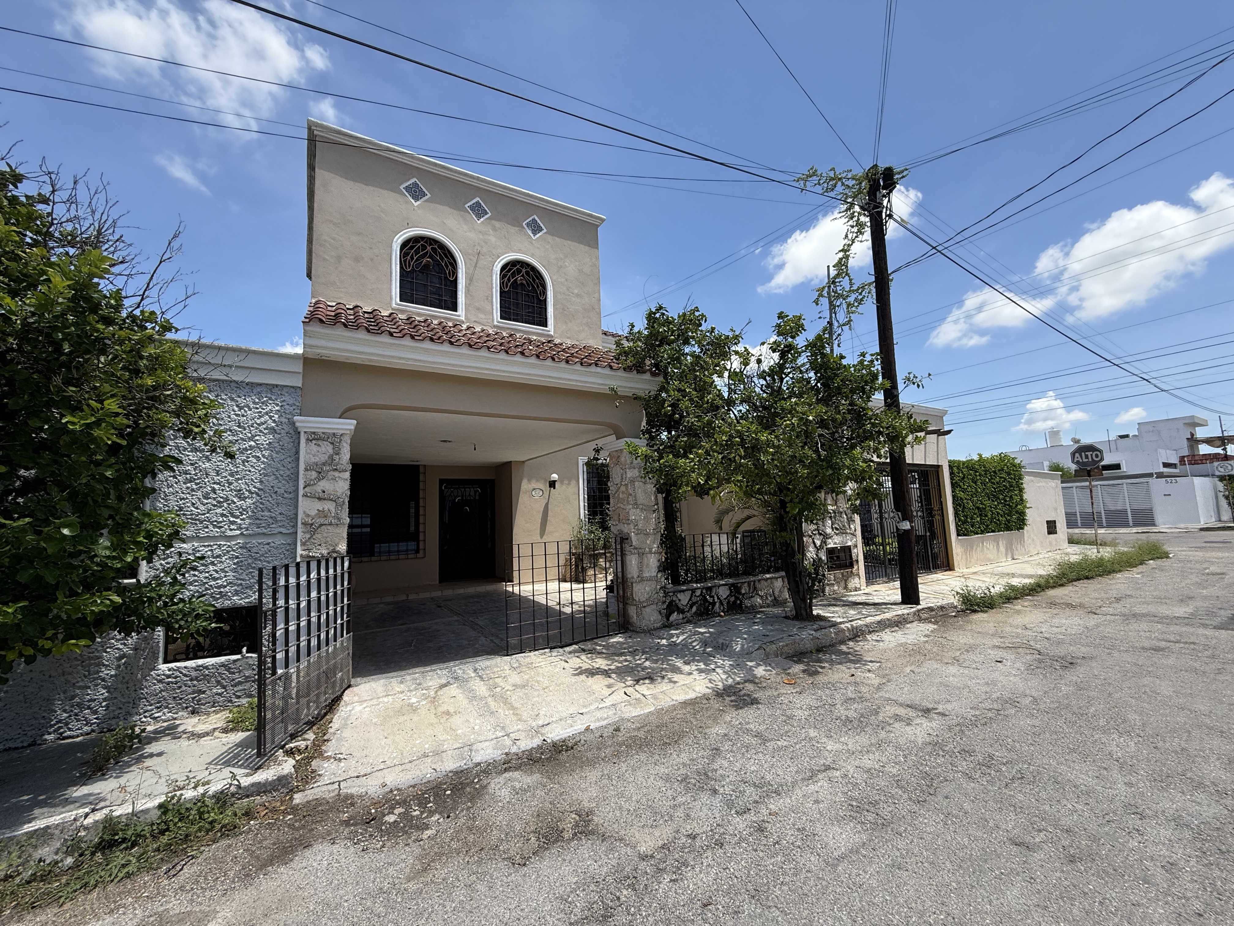 Casa de 4 recámaras, con gran ubicación al poniente.