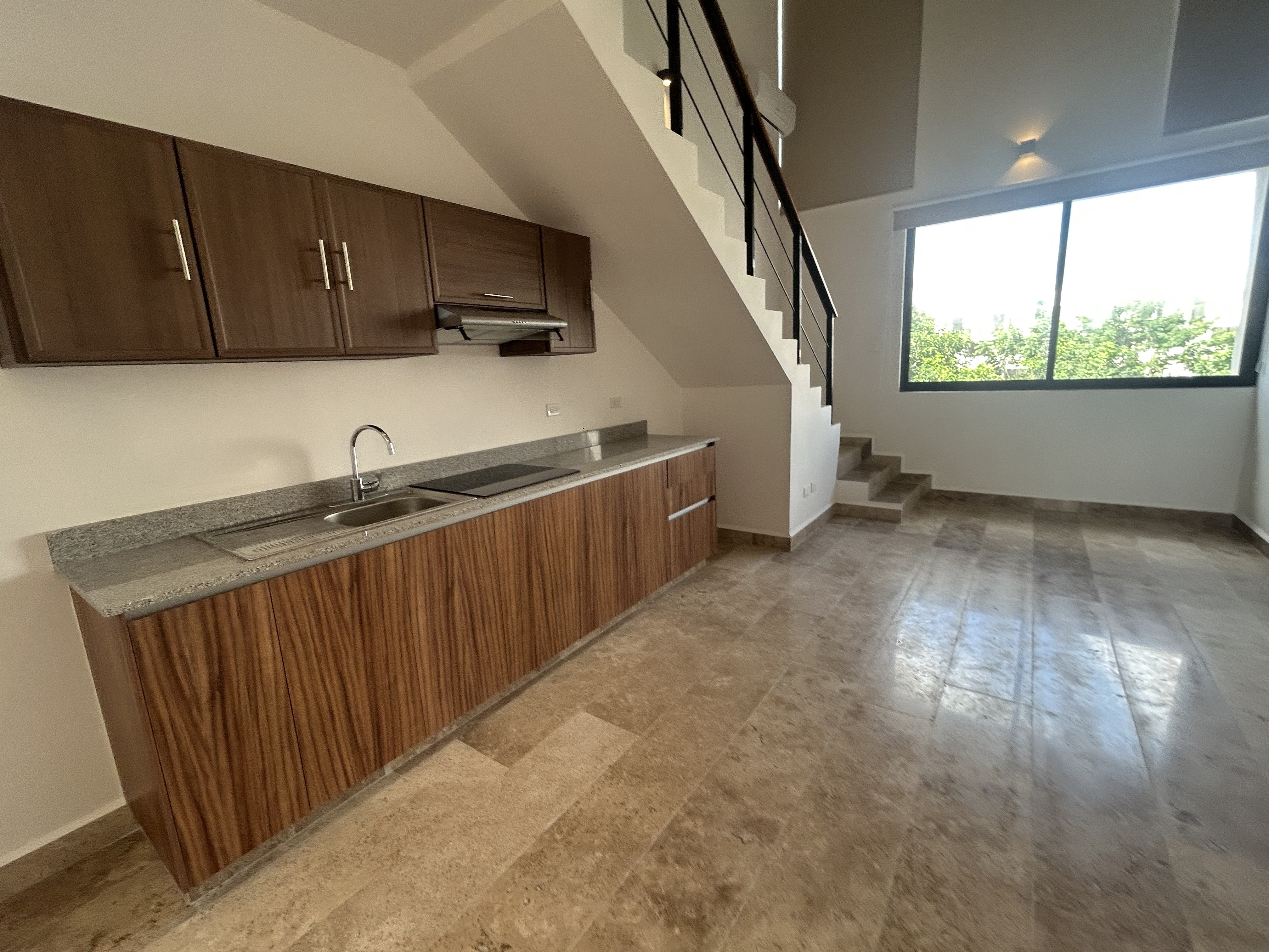 Loft de 1 recámara, sin muebles, en privada con amenidades.
