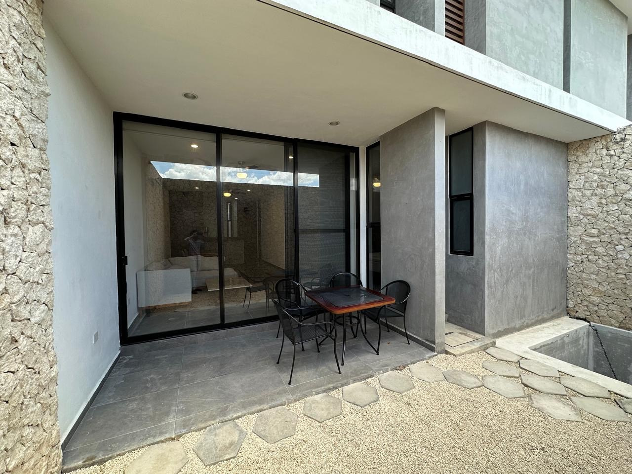 Departamento amueblado, en PB, con piscina privada, a una calle de periférico.