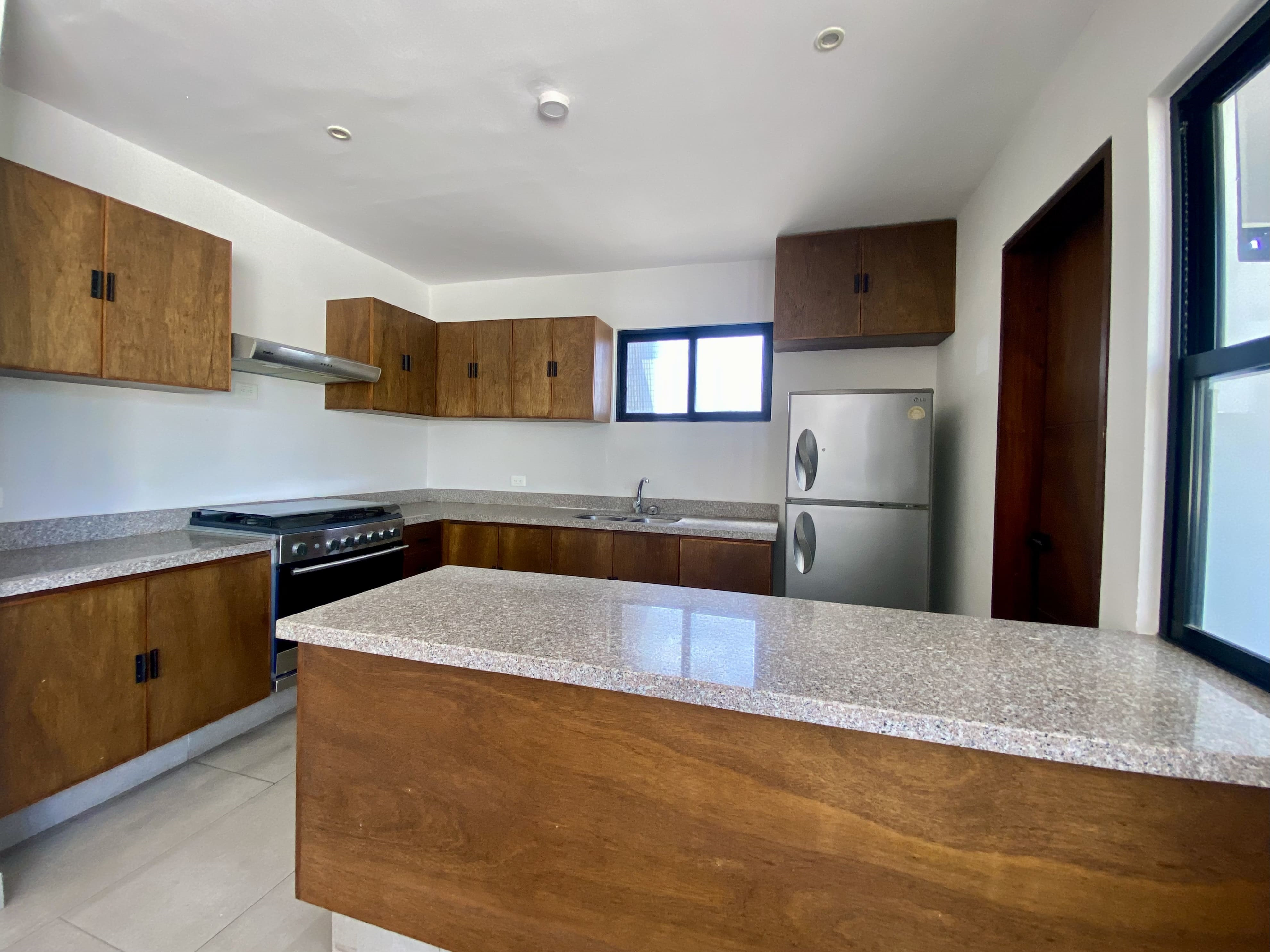 Departamento de 3 recámaras en renta, semi amueblado (opción sin muebles).