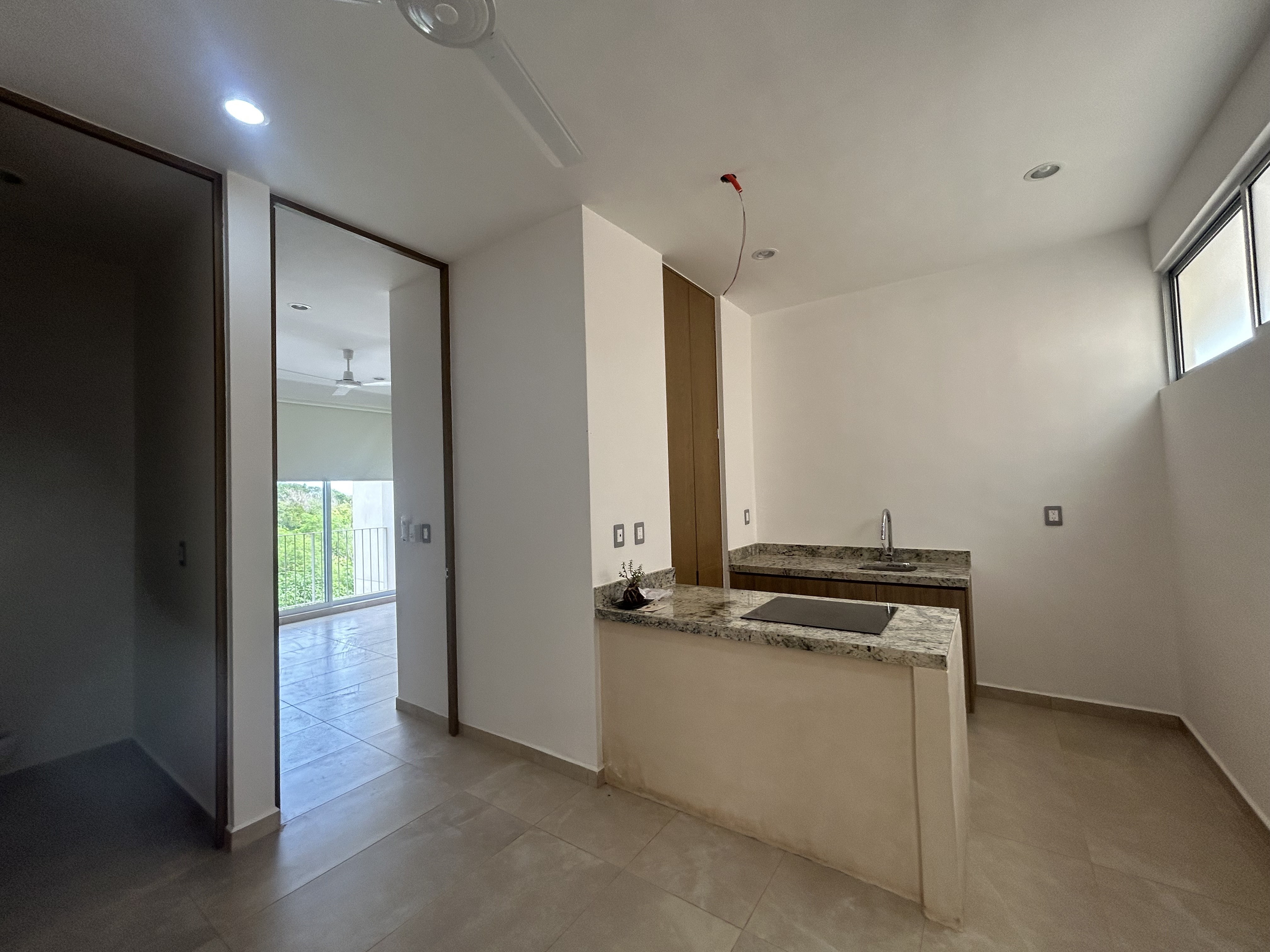 Departamento de 1 recámara, sin amueblar, con amenidades, en Temozon.
