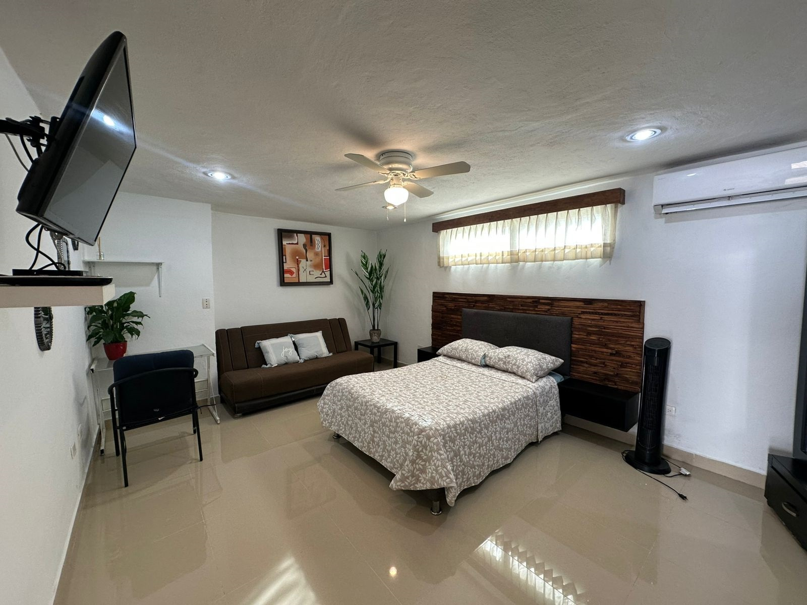 Departamento en PB, con todos los servicios incluidos, cerca de La Plancha.