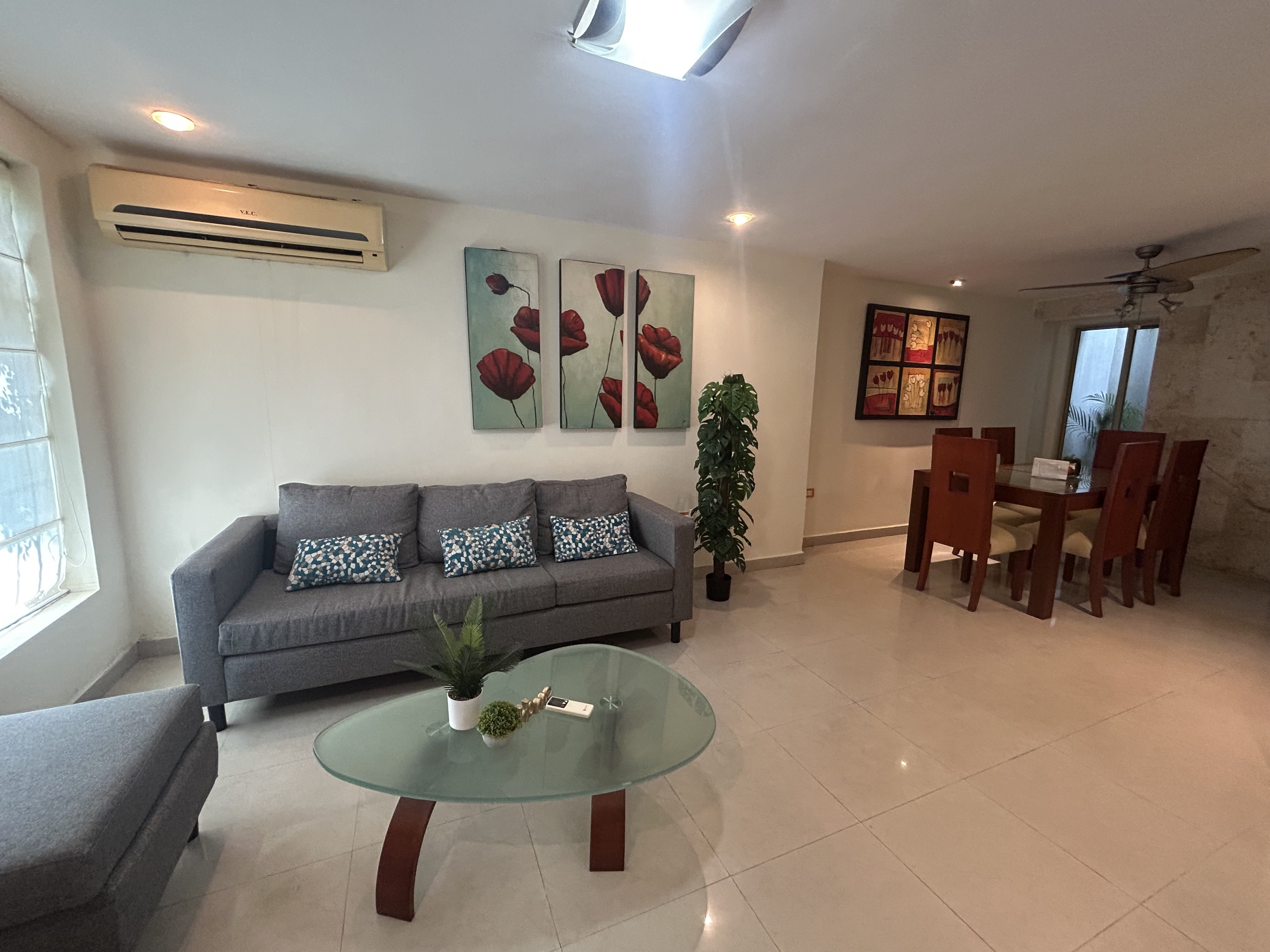 Departamento de 2 recámaras, amueblado, dentro de periférico.