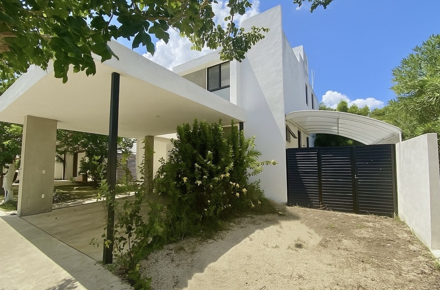 ¡Casa en renta! dentro de privada con amenidades, en Residencial Olivos.